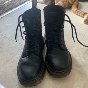 ✨Dr. Martens ‘Luana’ boots✨